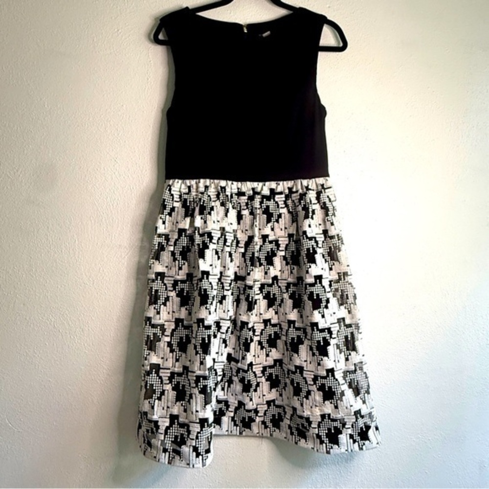 Tommy Hilfiger Stylish Black and White Dress. Sz 8.